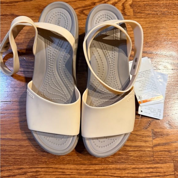 CROCS Women’s Brooklyn Platform Sandal in Beige - Picture 3 of 5